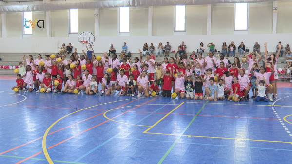 Atletas Clube Basquetebol ESA Tornam-se Madrinhas dos Mais Novos